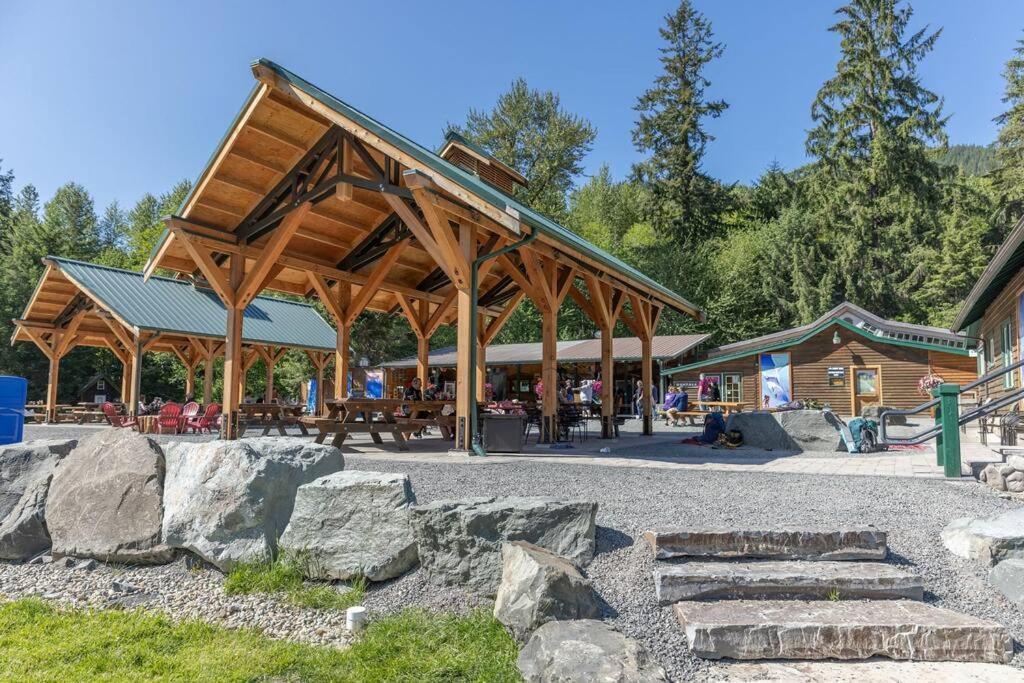 R & R Chalet At Mt. Rainier Ashford Bagian luar foto