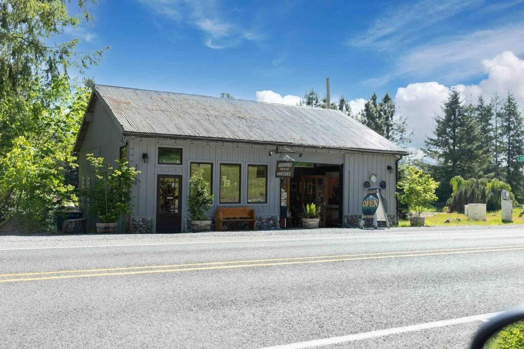R & R Chalet At Mt. Rainier Ashford Bagian luar foto